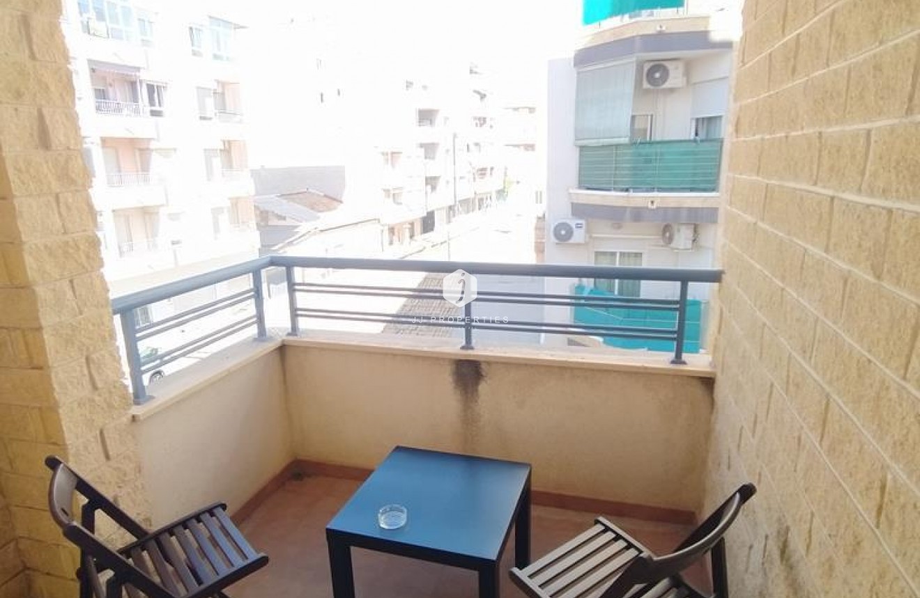 Resale - Apartment / flat -
Torrevieja - CENTRO CASCO URBANO