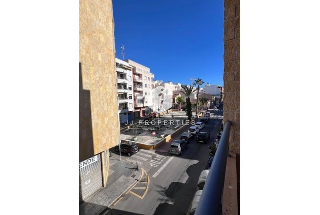 Resale - Apartment / flat -
Torrevieja - CENTRO CASCO URBANO