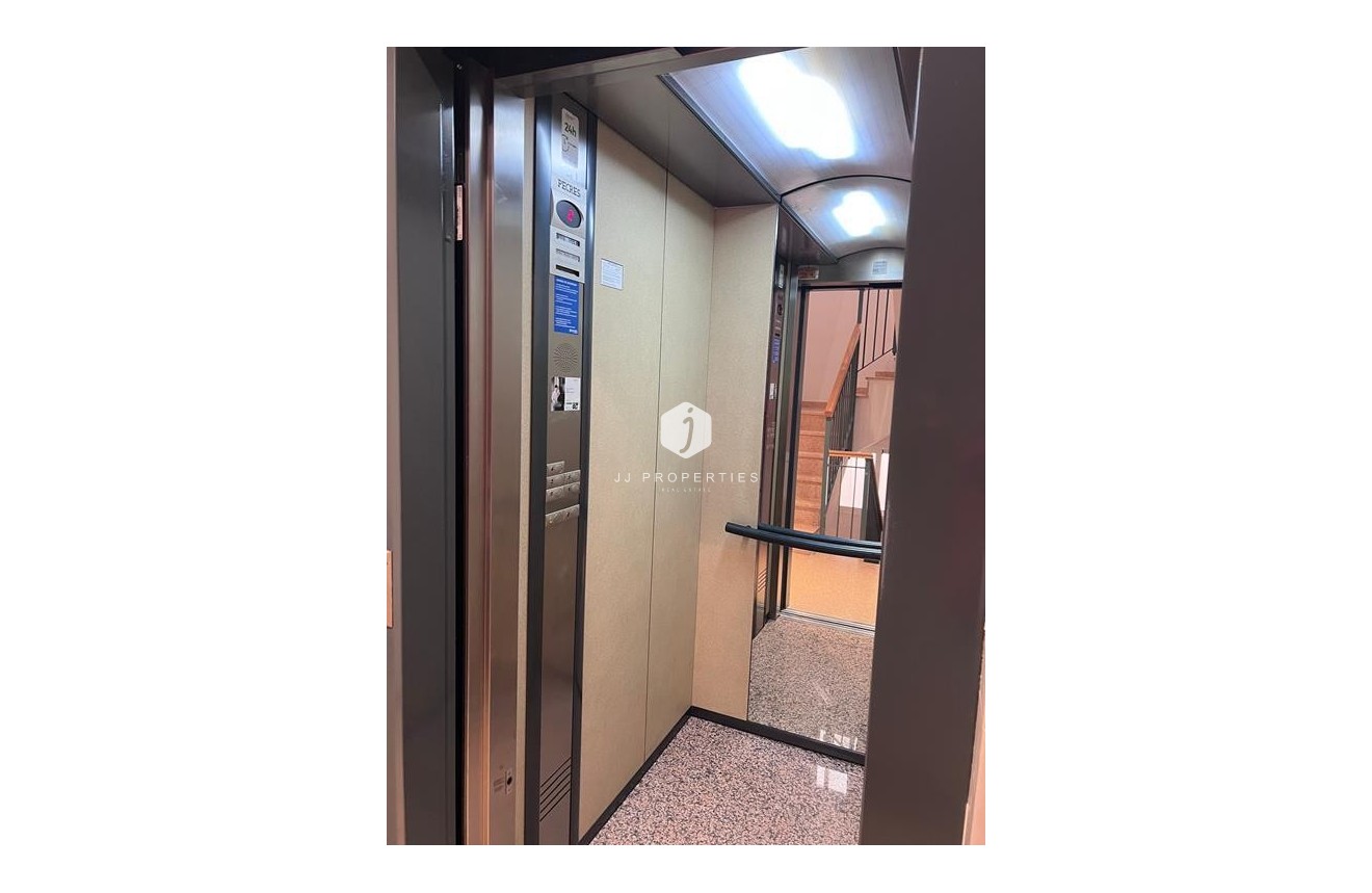 Resale - Apartment / flat -
Torrevieja - CENTRO CASCO URBANO