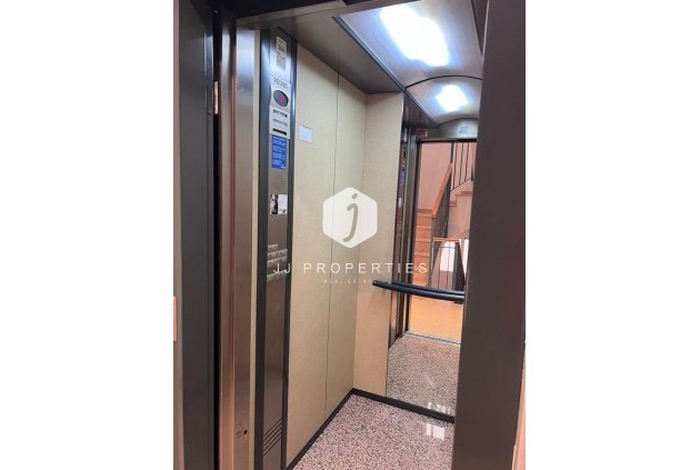 Resale - Apartment / flat -
Torrevieja - CENTRO CASCO URBANO