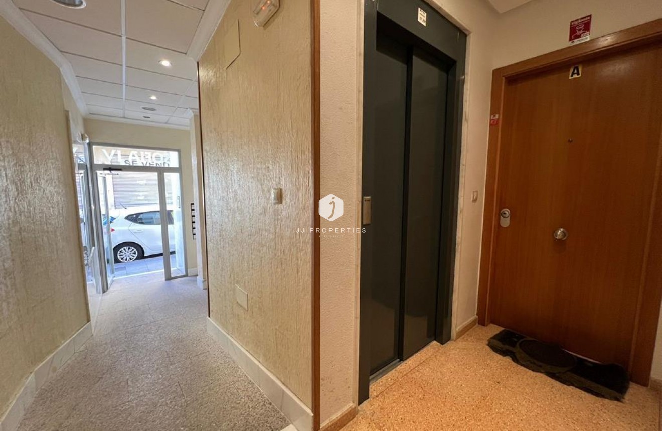 Resale - Apartment / flat -
Torrevieja - CENTRO CASCO URBANO