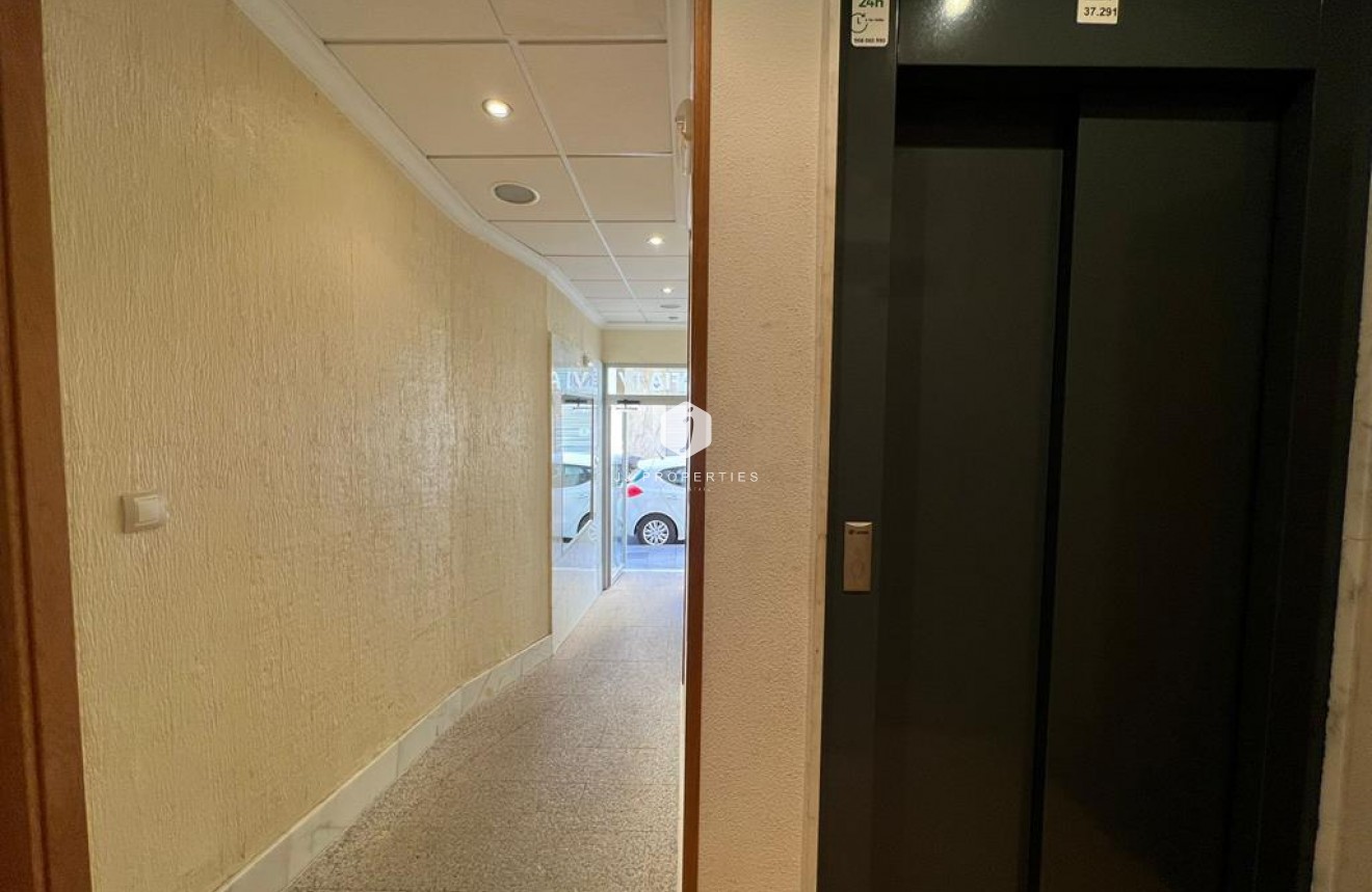 Resale - Apartment / flat -
Torrevieja - CENTRO CASCO URBANO