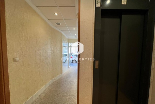 Resale - Apartment / flat -
Torrevieja - CENTRO CASCO URBANO