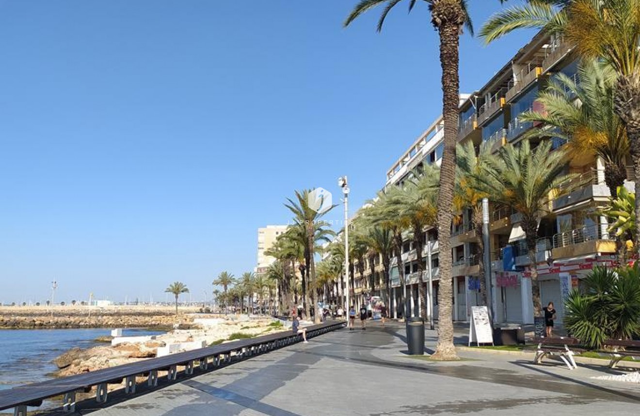 Resale - Apartment / flat -
Torrevieja - CENTRO CASCO URBANO