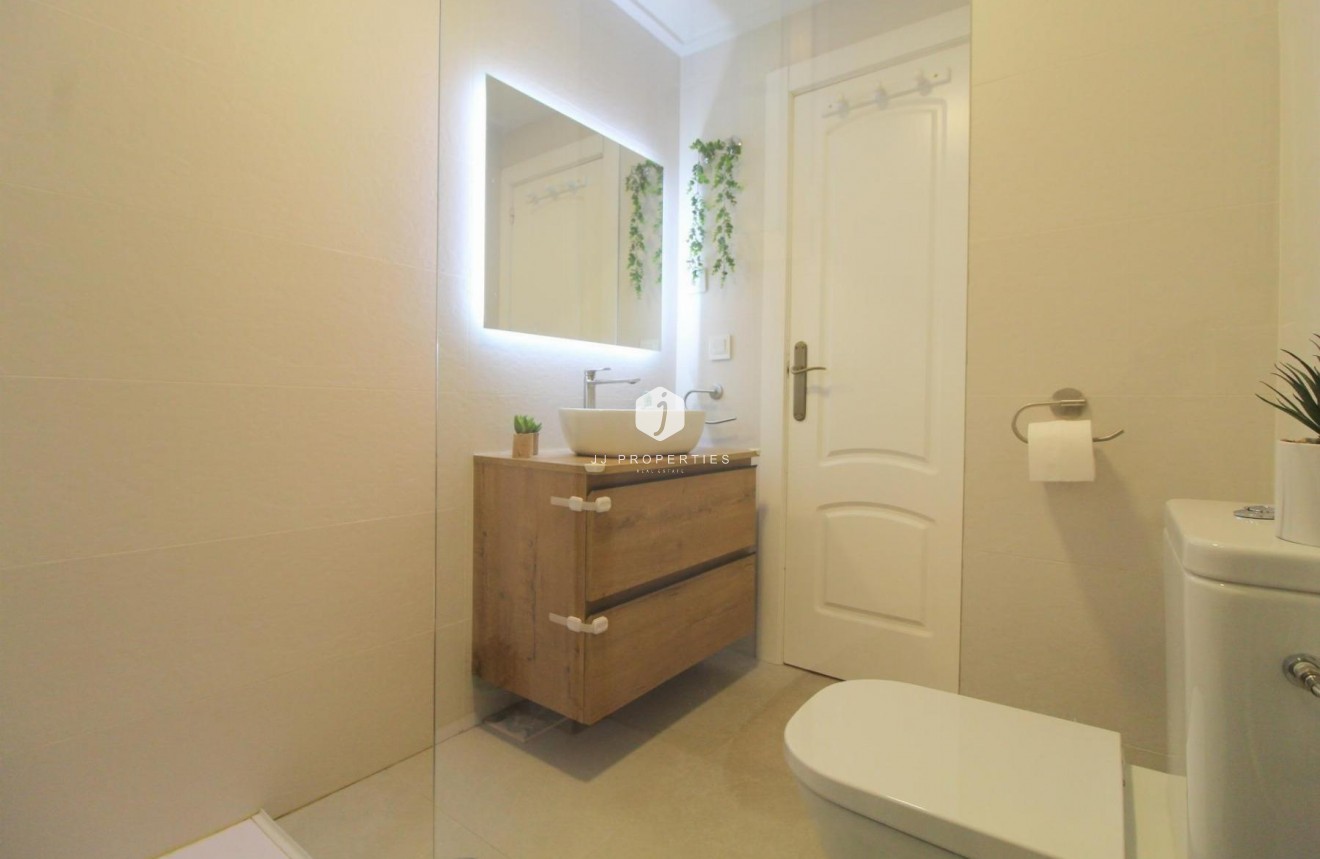 Resale - Apartment / flat -
Torrevieja - Costa Blanca