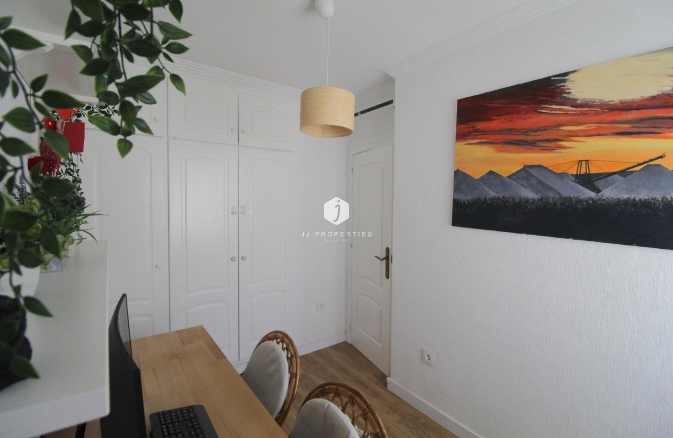 Resale - Apartment / flat -
Torrevieja - Costa Blanca