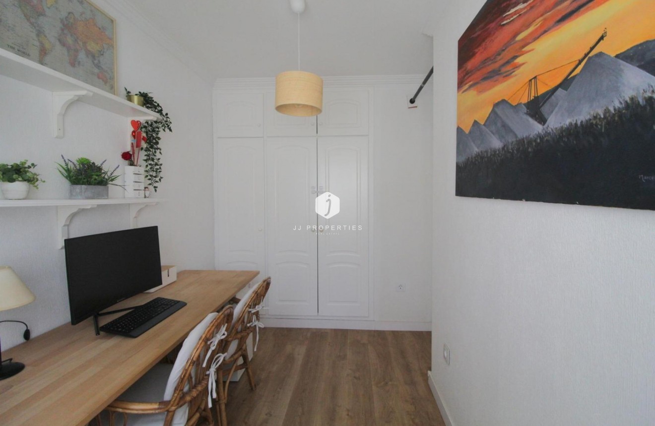 Resale - Apartment / flat -
Torrevieja - Costa Blanca