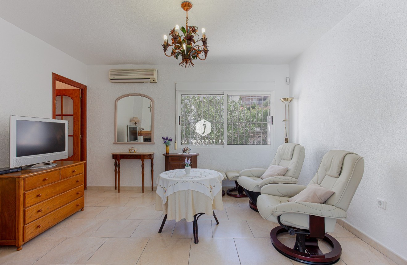 Resale - Villa -
Torrevieja - Costa Blanca
