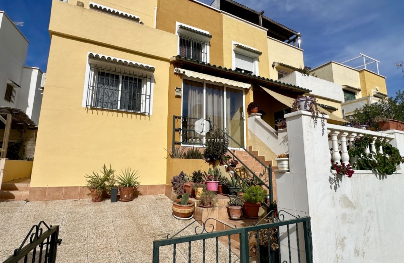 Resale - Chalet -
Orihuela Costa - Costa Blanca