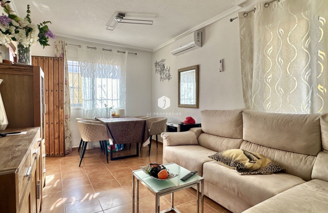 Resale - Chalet -
Orihuela Costa - Costa Blanca