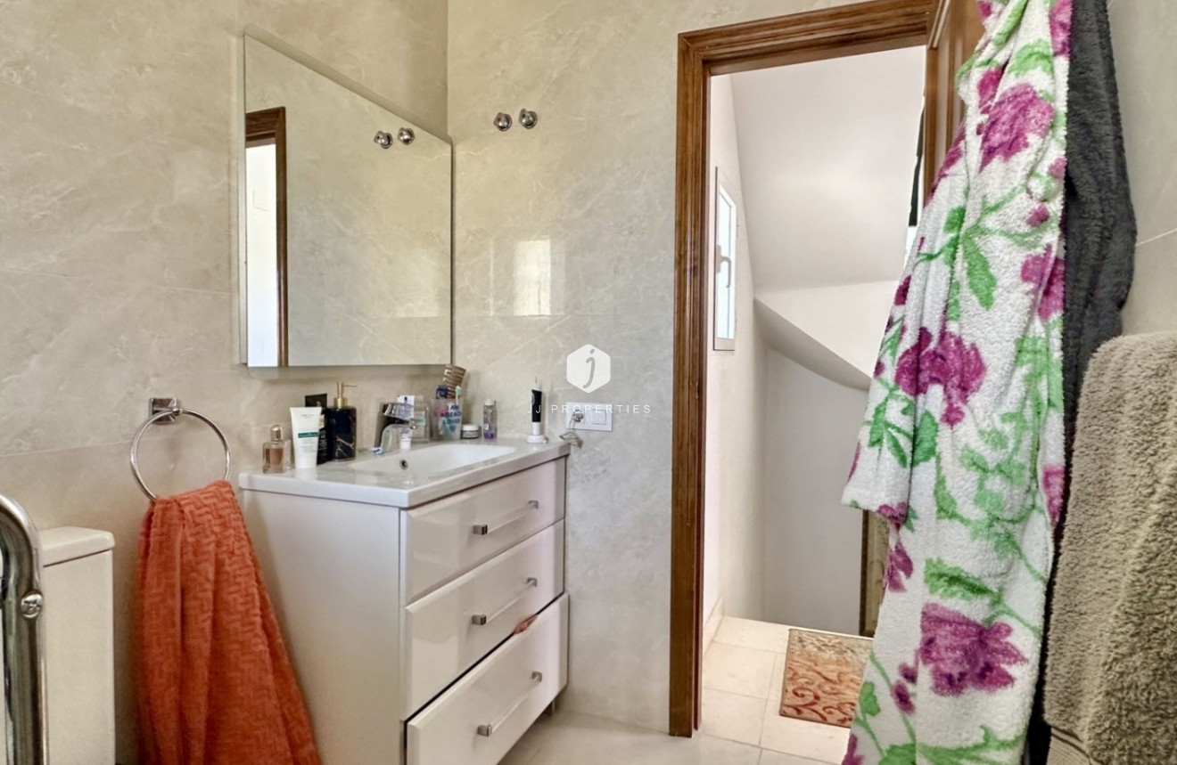 Resale - Chalet -
Orihuela Costa - Costa Blanca