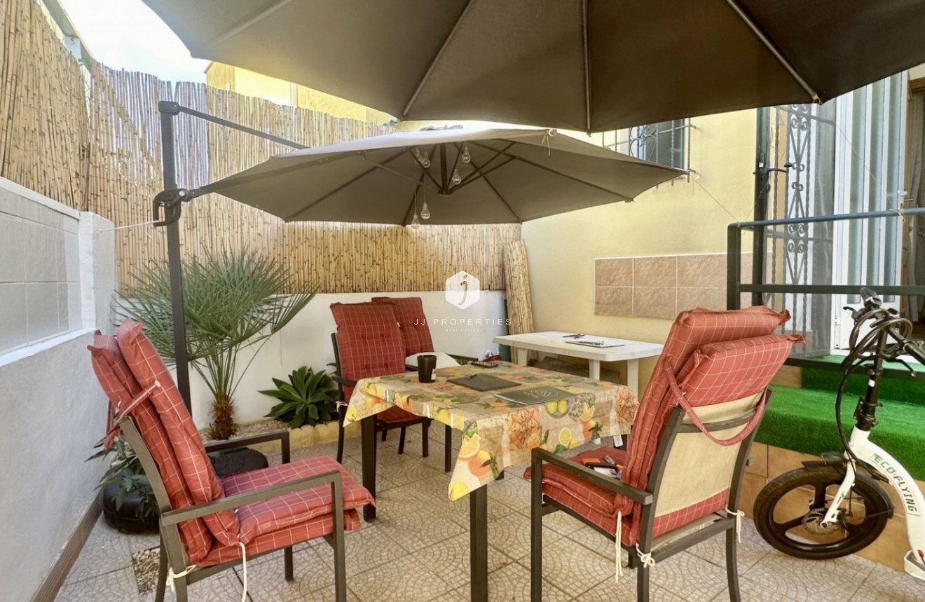 Resale - Chalet -
Orihuela Costa - Costa Blanca