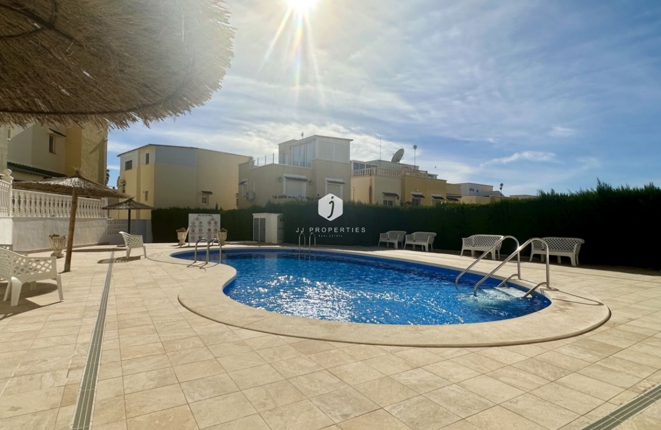 Resale - Chalet -
Orihuela Costa - Costa Blanca