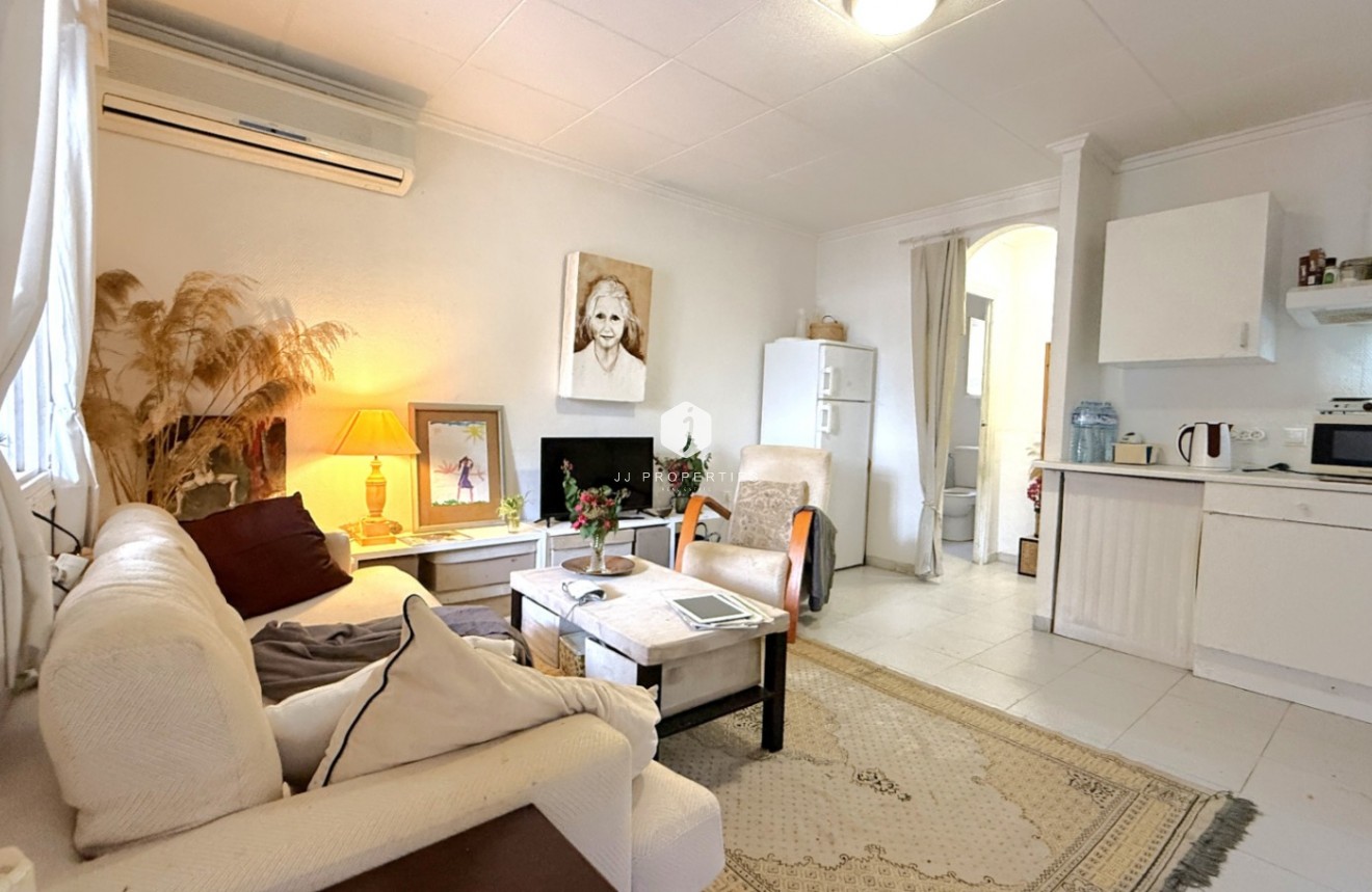 Resale - Bungalow -
Torrevieja - Costa Blanca