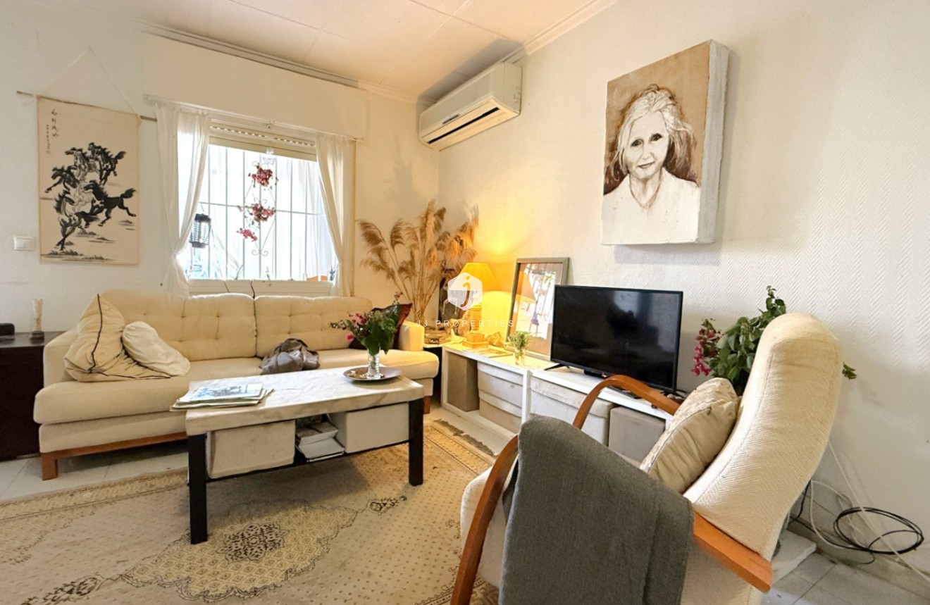 Resale - Bungalow -
Torrevieja - Costa Blanca