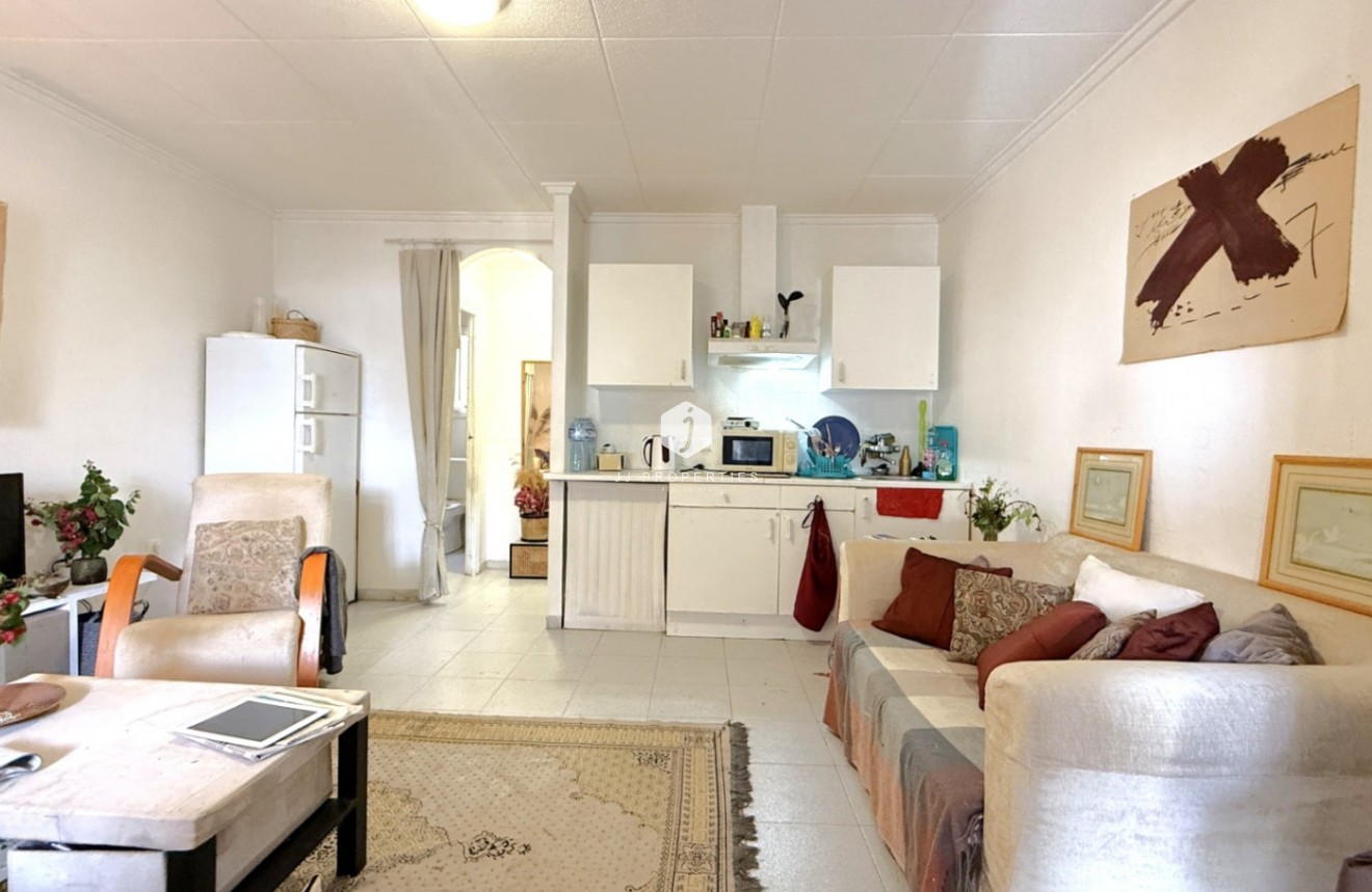 Resale - Bungalow -
Torrevieja - Costa Blanca