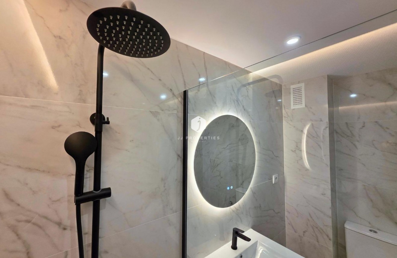 Resale - Chalet -
Torrevieja - aguas nuevas