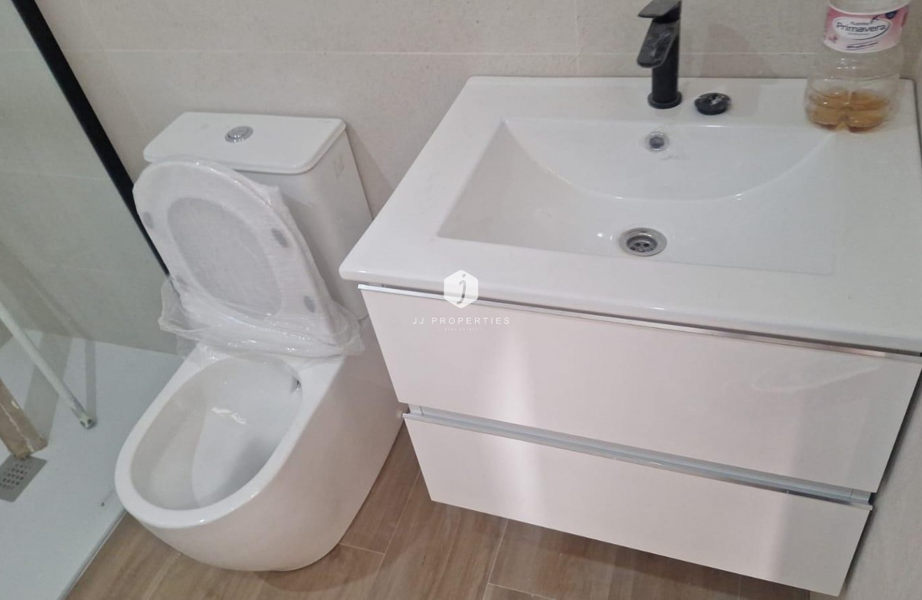 Resale - Chalet -
Torrevieja - aguas nuevas