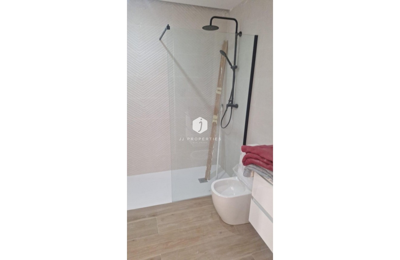 Resale - Chalet -
Torrevieja - aguas nuevas