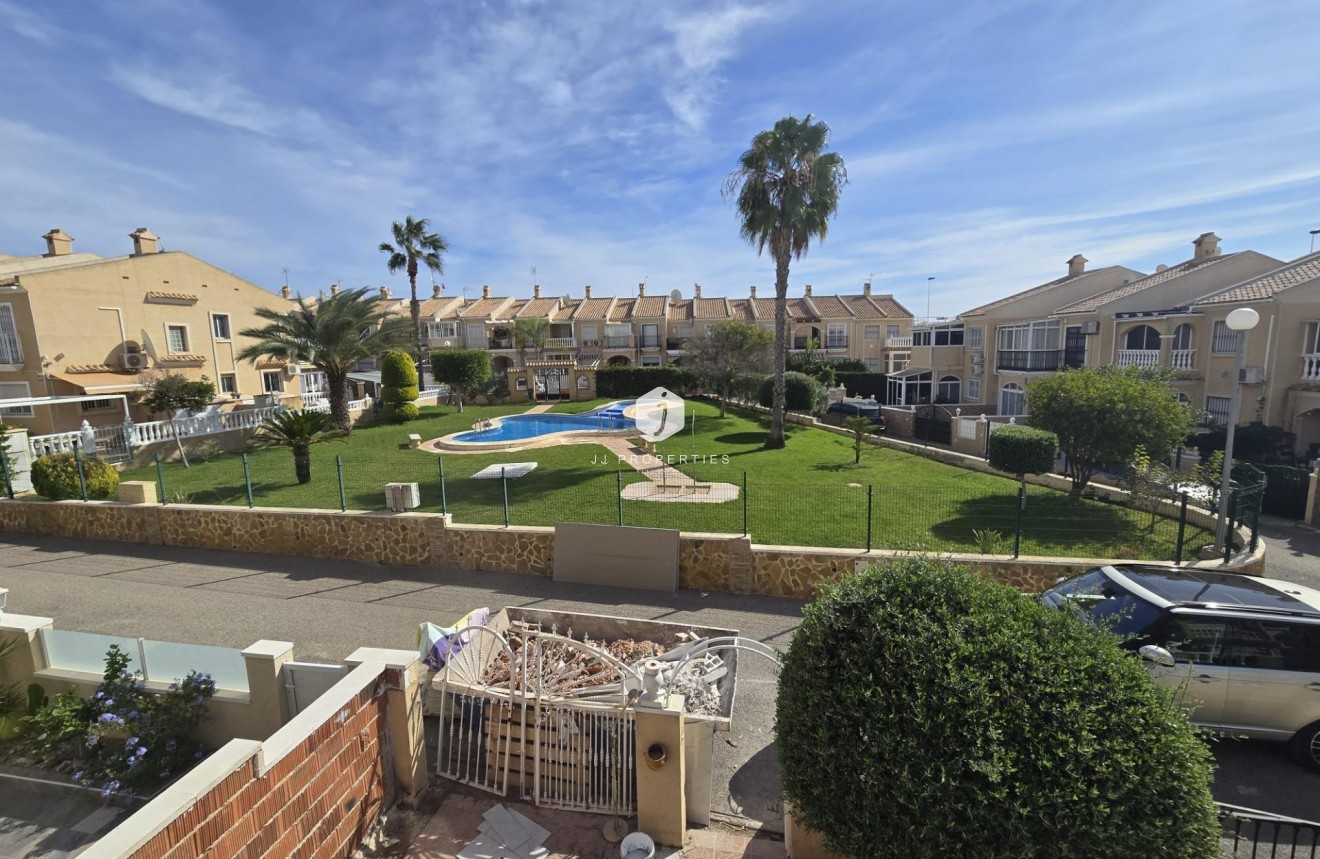 Resale - Chalet -
Torrevieja - aguas nuevas