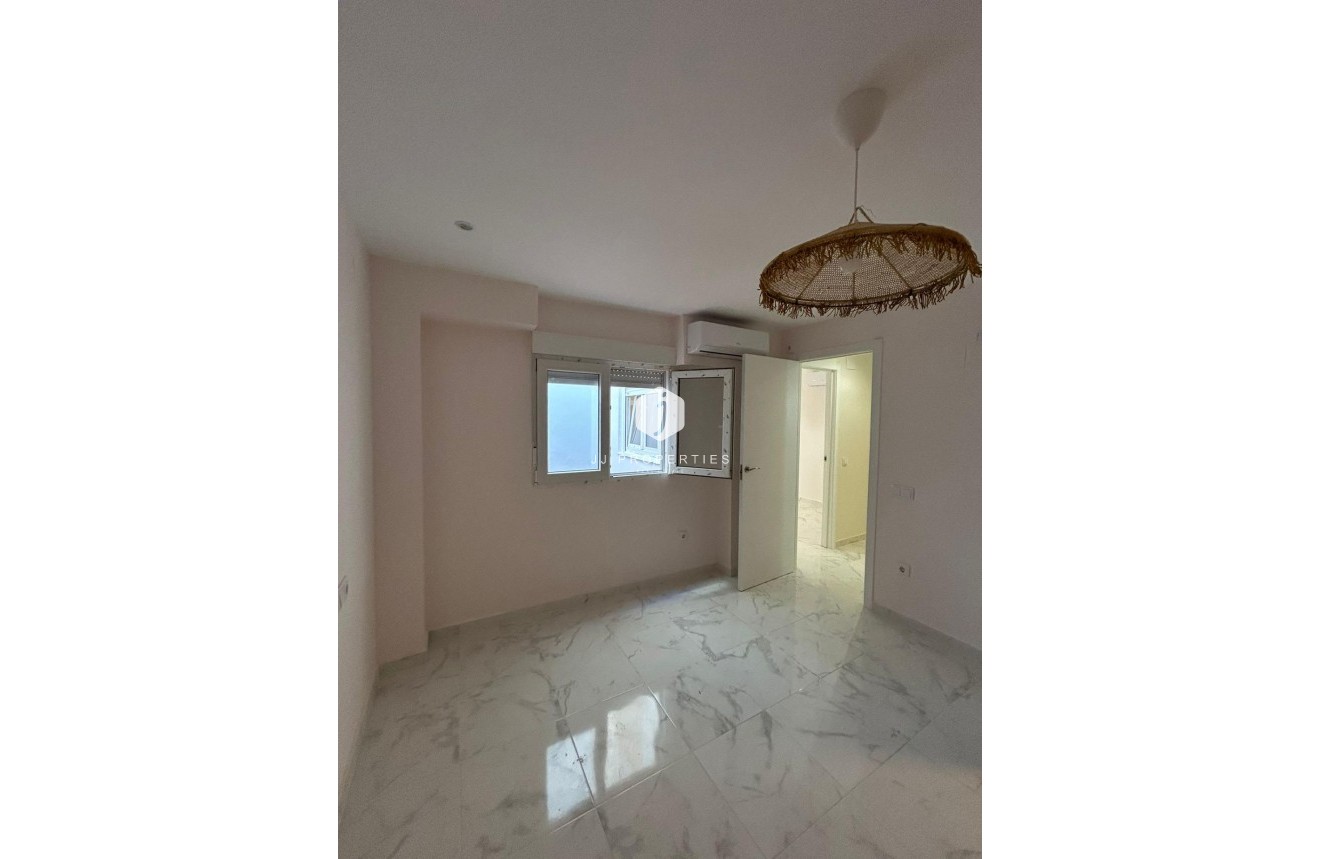 Resale - Apartment / flat -
Torrevieja