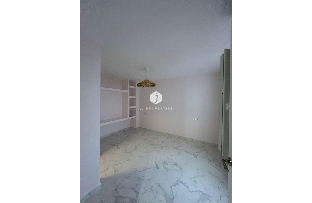 Resale - Apartment / flat -
Torrevieja