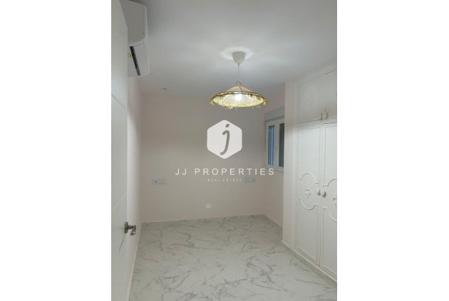 Resale - Apartment / flat -
Torrevieja