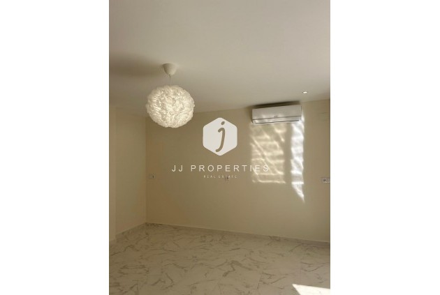 Resale - Apartment / flat -
Torrevieja