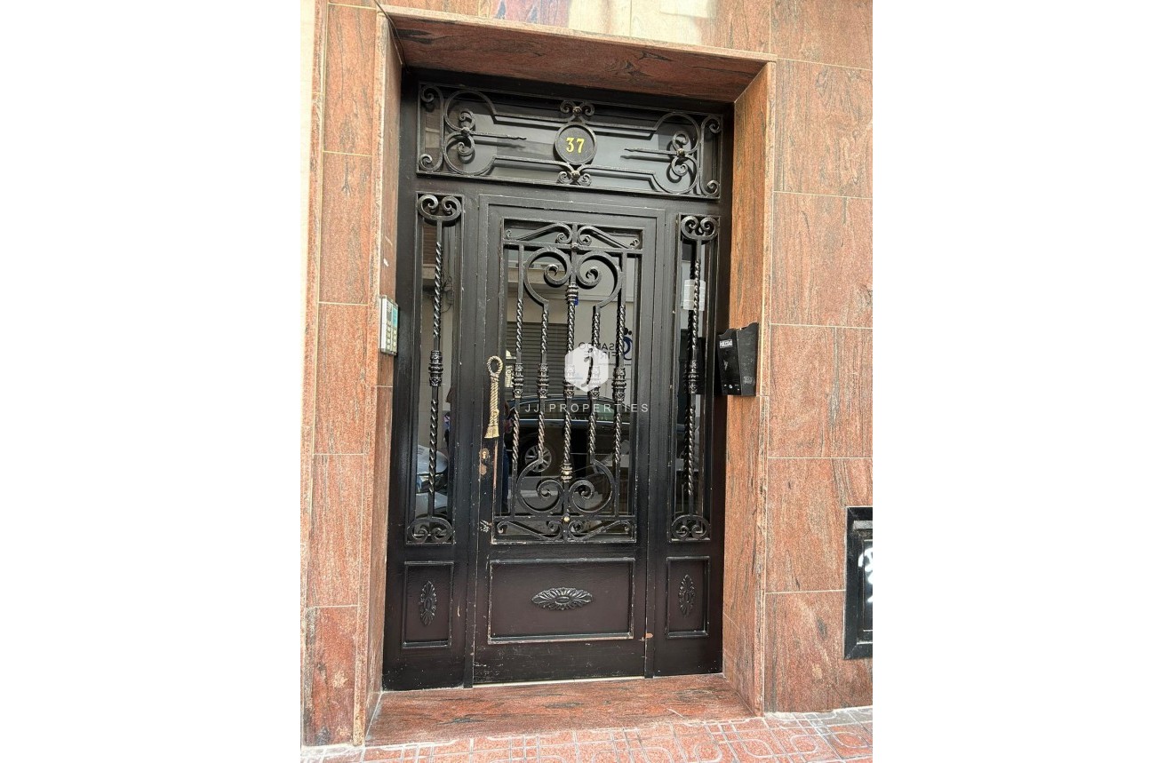 Resale - Apartment / flat -
Torrevieja