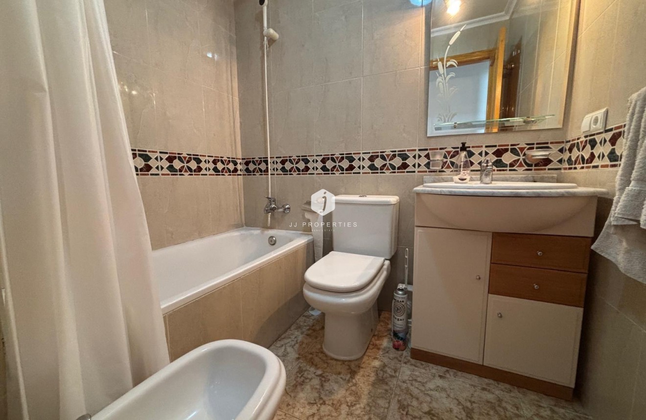Resale - Apartment / flat -
Torrevieja - Playa del Cura
