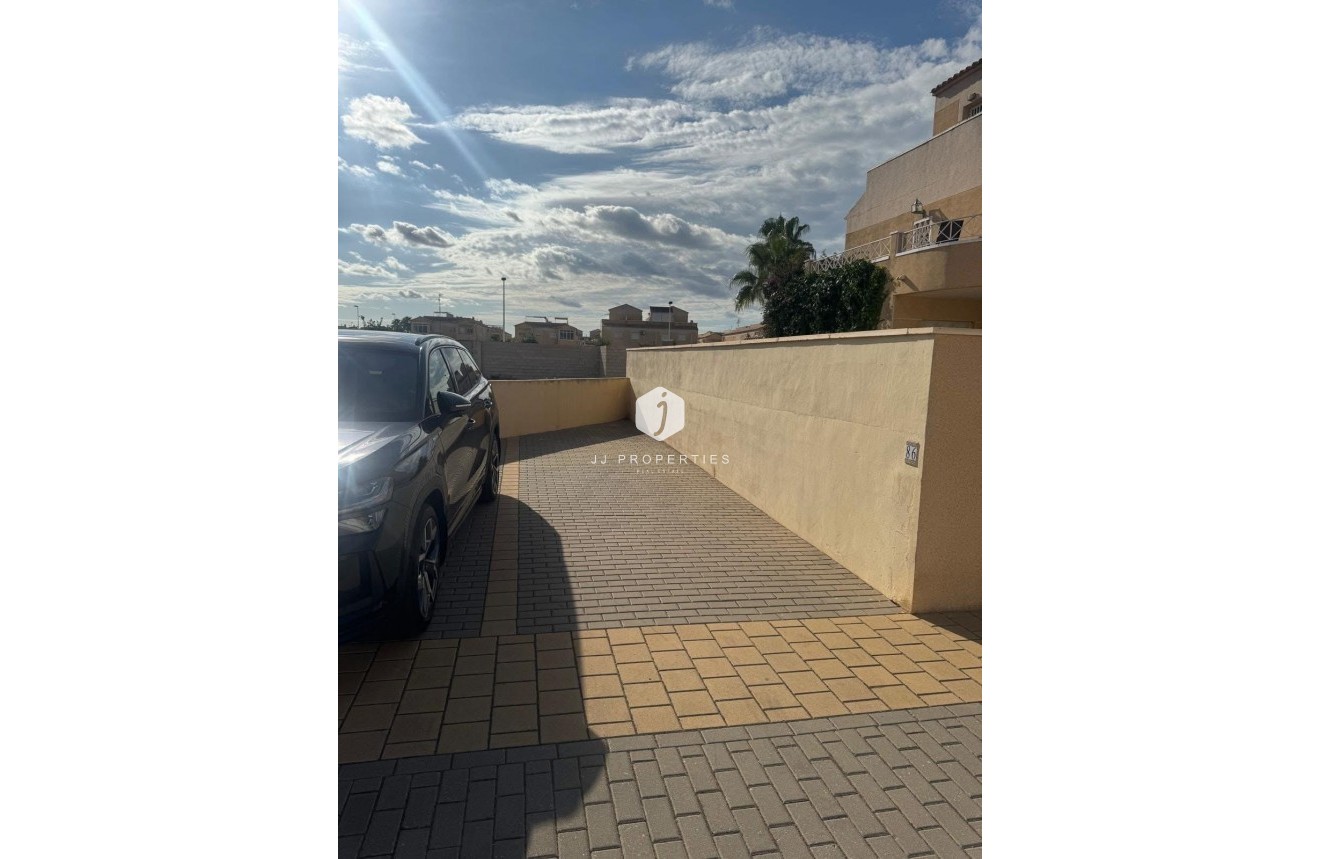 Resale - Duplex -
Torrevieja - Torreblanca
