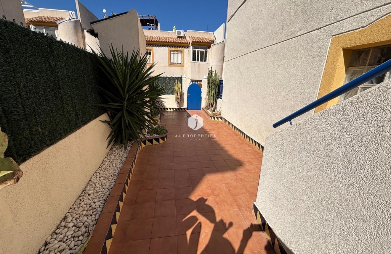 Resale - Bungalow -
Torrevieja