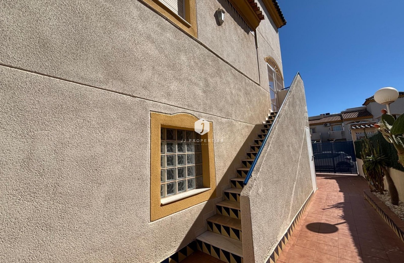 Resale - Bungalow -
Torrevieja