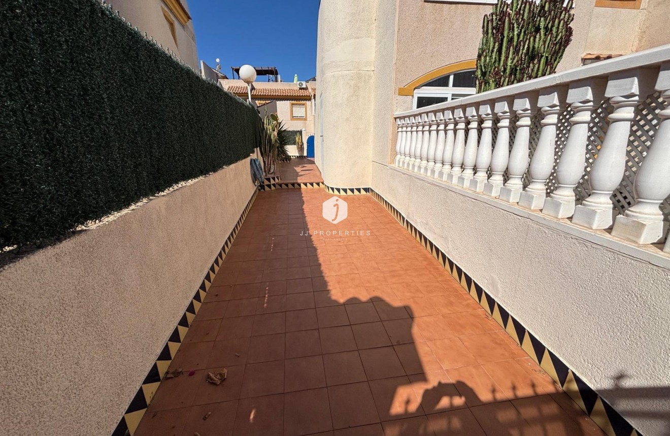 Resale - Bungalow -
Torrevieja