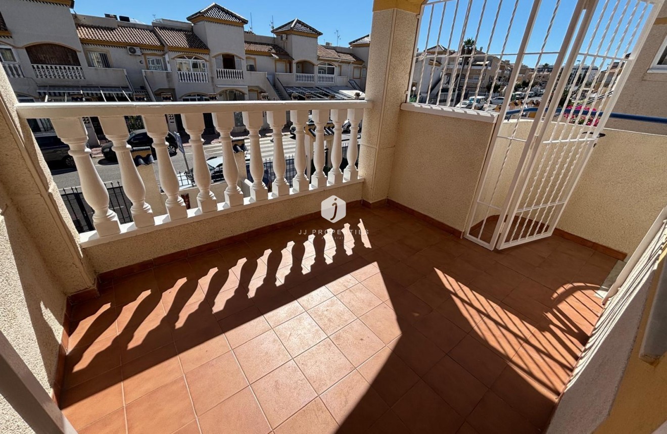 Resale - Bungalow -
Torrevieja