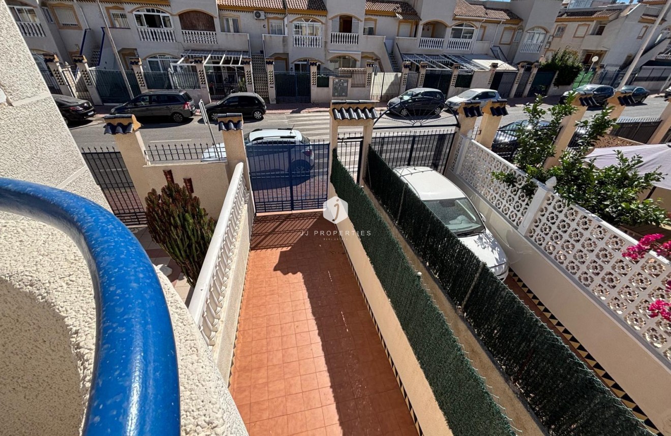 Resale - Bungalow -
Torrevieja