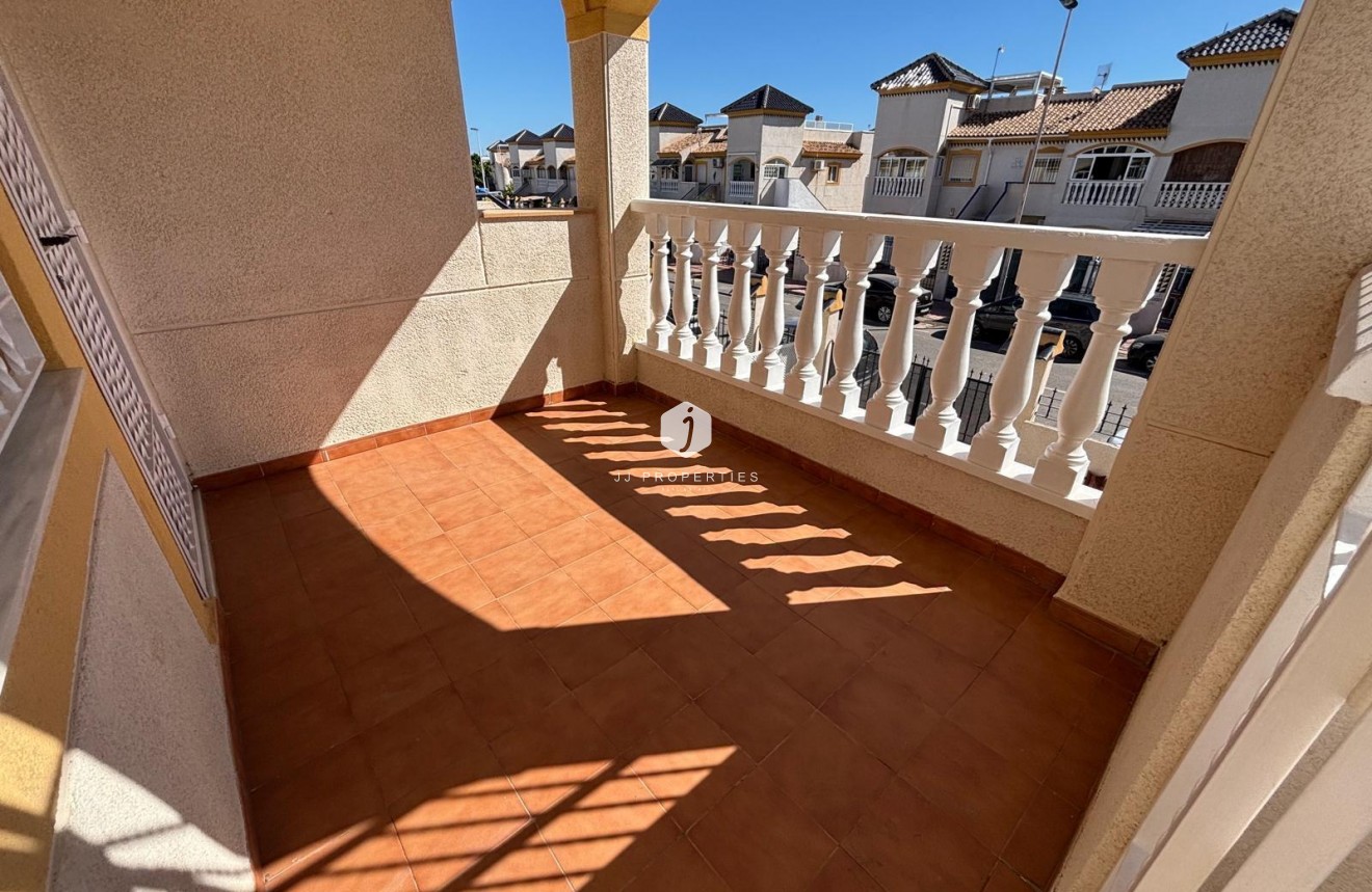 Resale - Bungalow -
Torrevieja