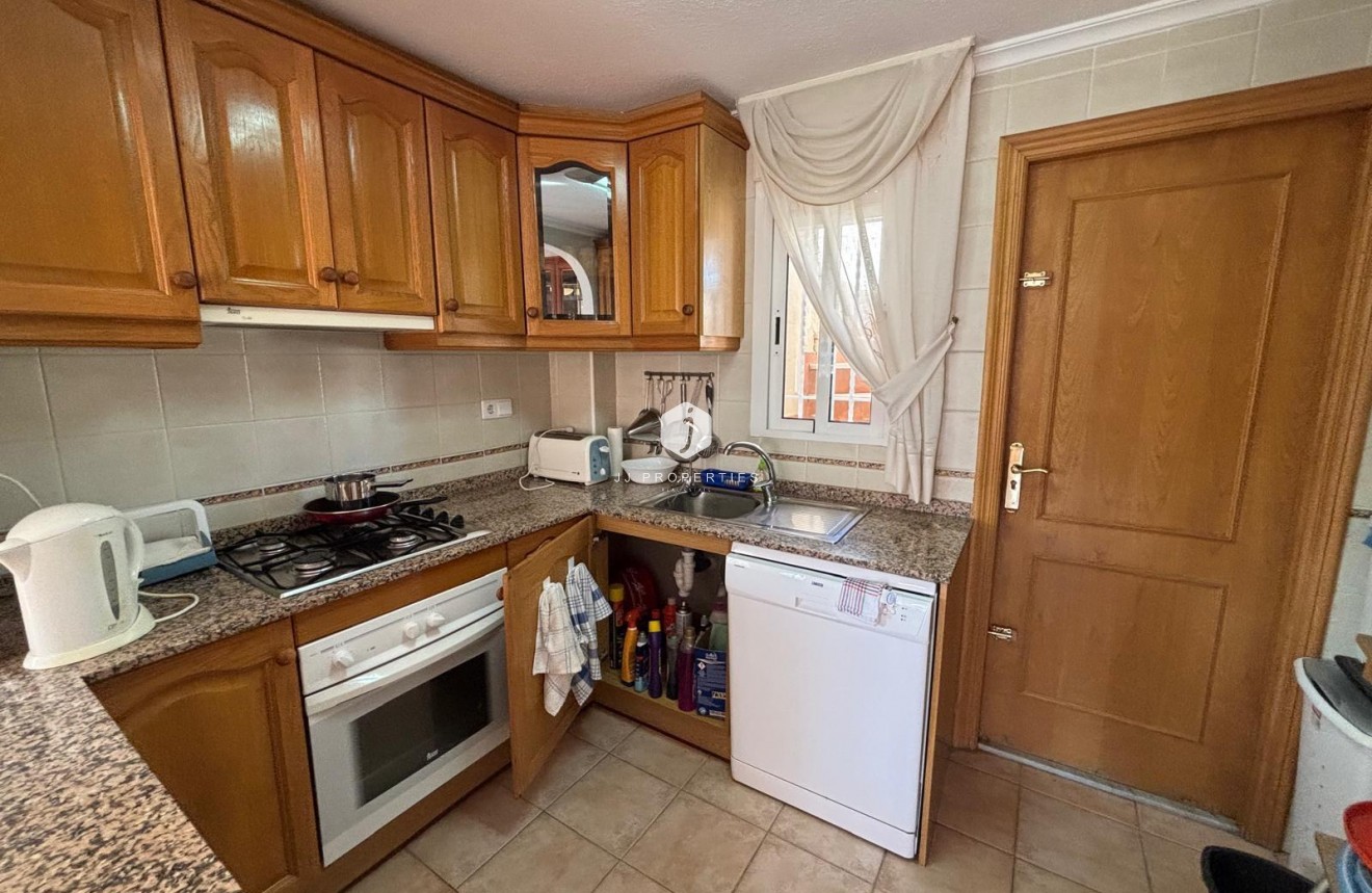 Resale - Bungalow -
Torrevieja