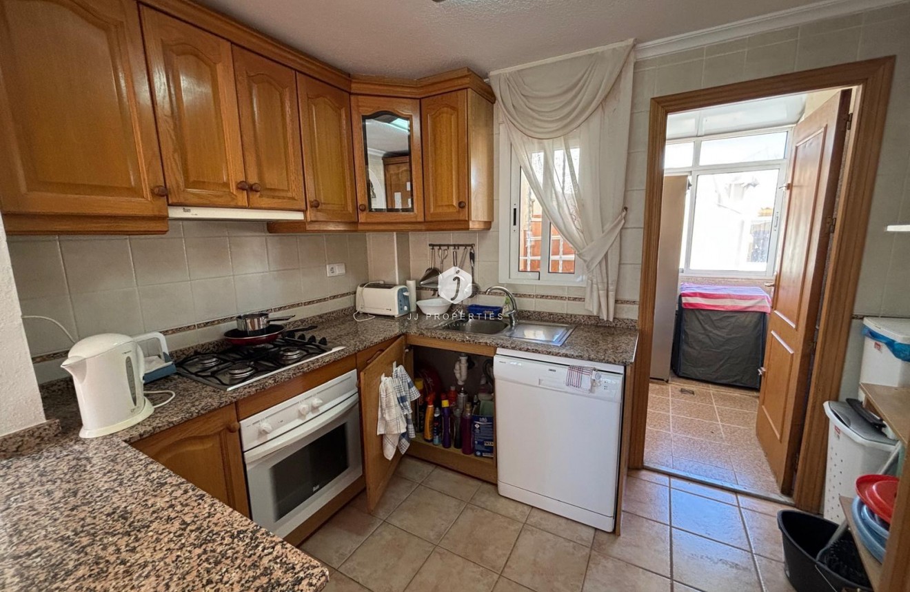 Resale - Bungalow -
Torrevieja