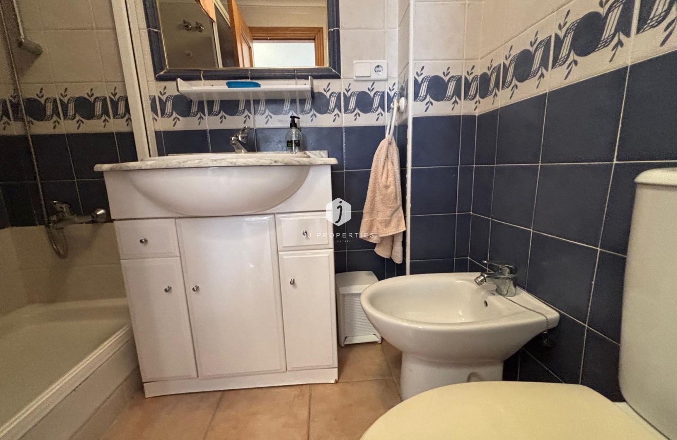 Resale - Bungalow -
Torrevieja