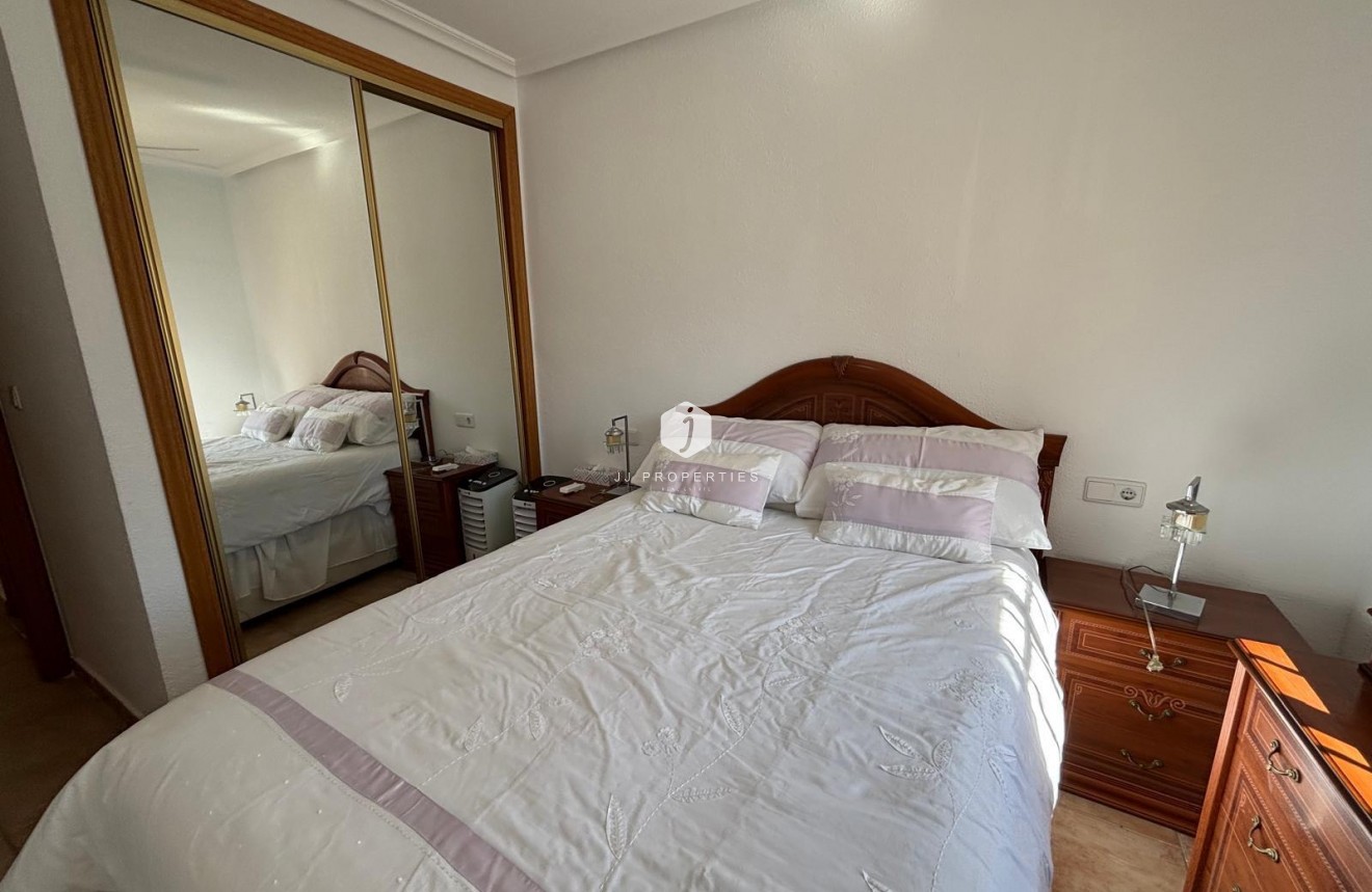 Resale - Bungalow -
Torrevieja