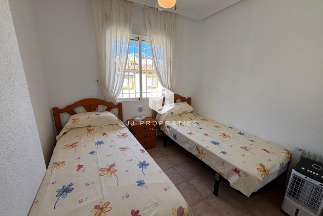 Resale - Bungalow -
Torrevieja