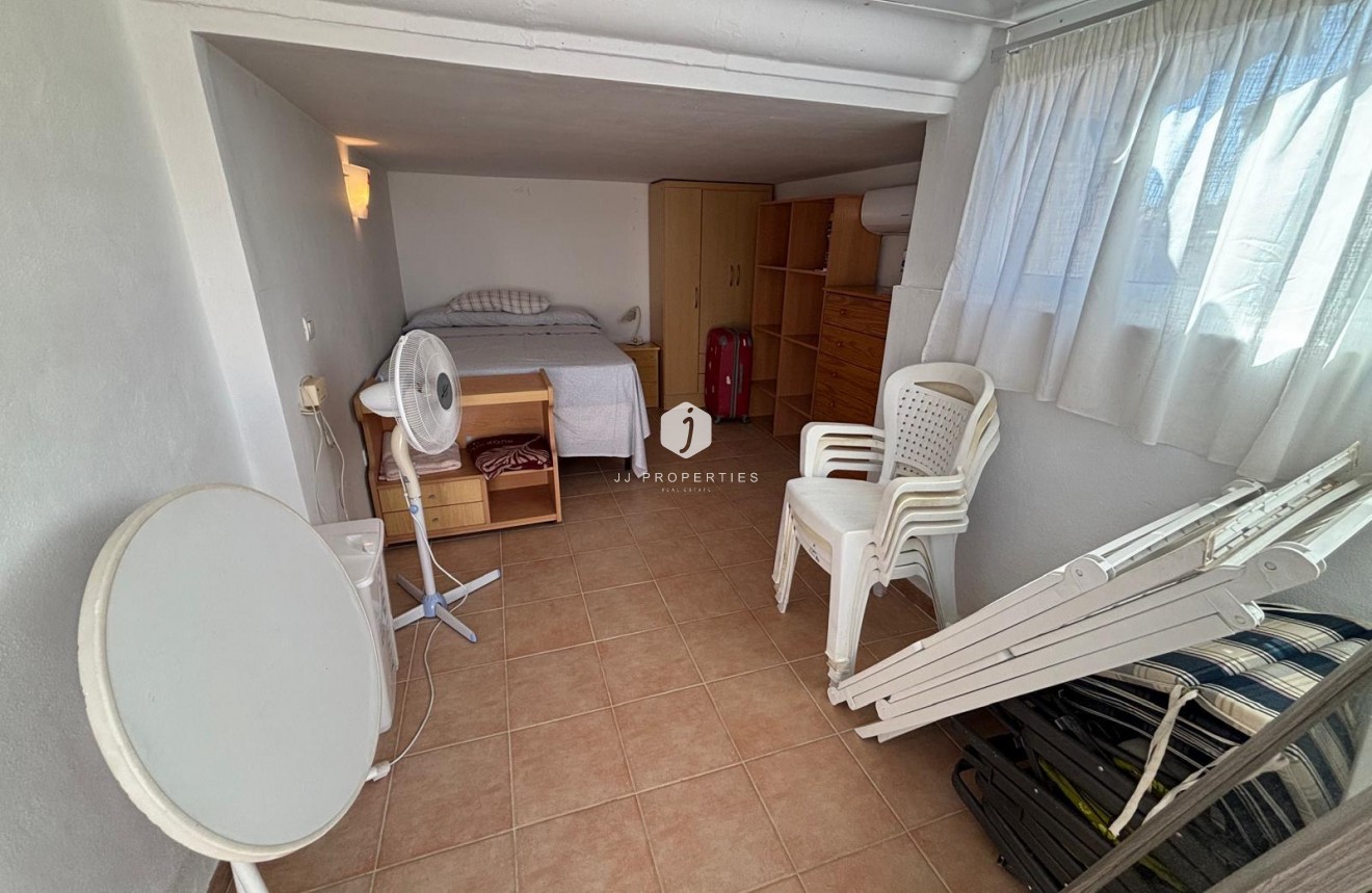 Resale - Bungalow -
Torrevieja