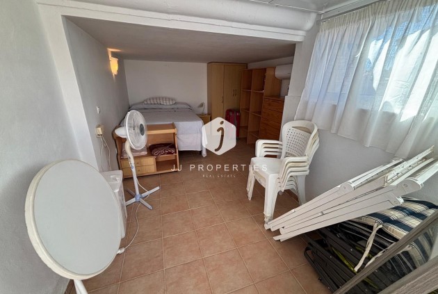 Resale - Bungalow -
Torrevieja