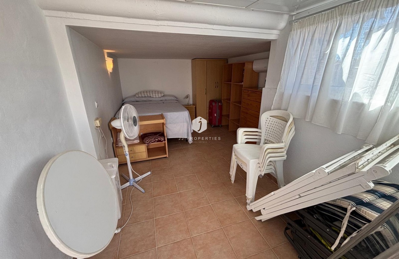 Resale - Bungalow -
Torrevieja