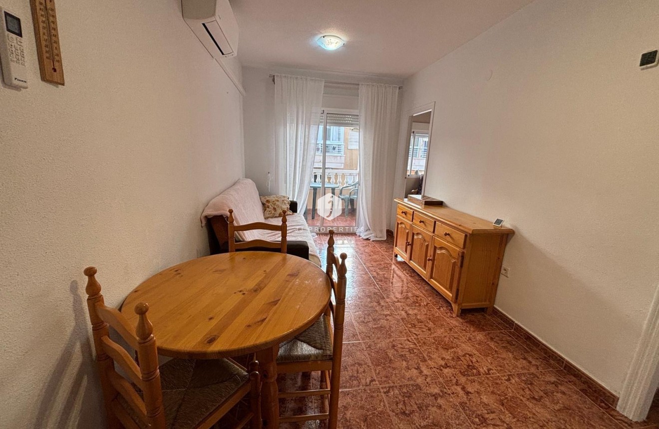 Resale - Apartment / flat -
Torrevieja - Playa del Cura