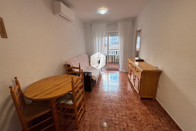 Resale - Apartment / flat -
Torrevieja - Playa del Cura