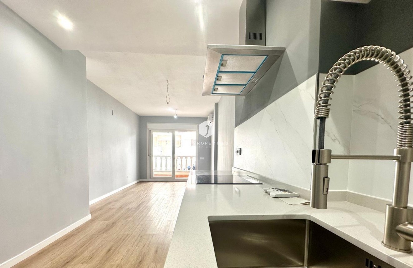 Resale - Apartment / flat -
Torrevieja - La Mata Pueblo