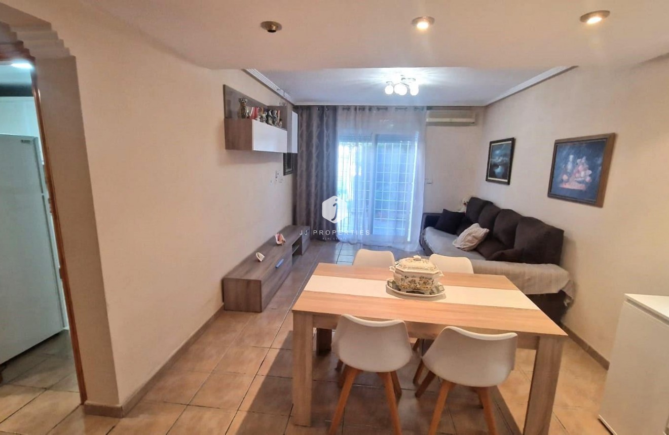Resale - Chalet -
Torrevieja - Torreblanca