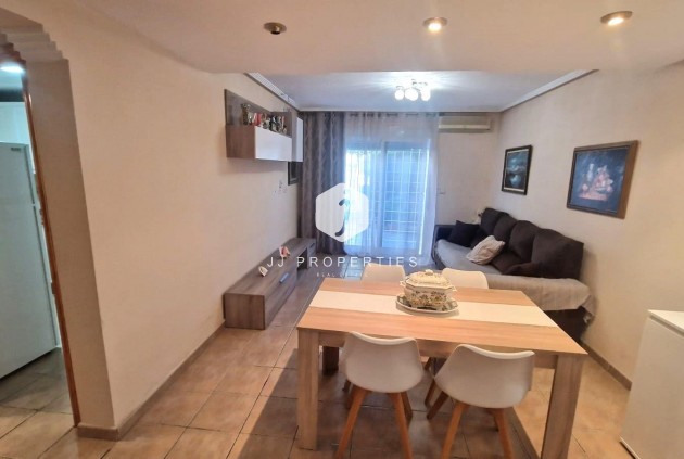 Resale - Chalet -
Torrevieja - Torreblanca